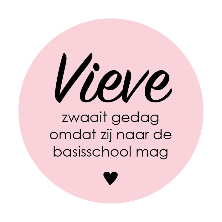 Traktatie sticker met naam | Zwaait gedag | Sierlijk